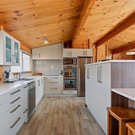Oceanside Bach - Mount Maunganui Holiday Home Екстериор снимка