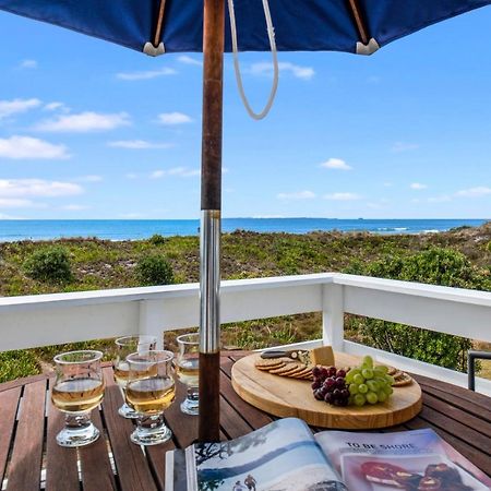 Oceanside Bach - Mount Maunganui Holiday Home Екстериор снимка