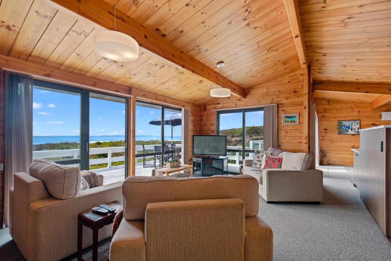 Oceanside Bach - Mount Maunganui Holiday Home Екстериор снимка