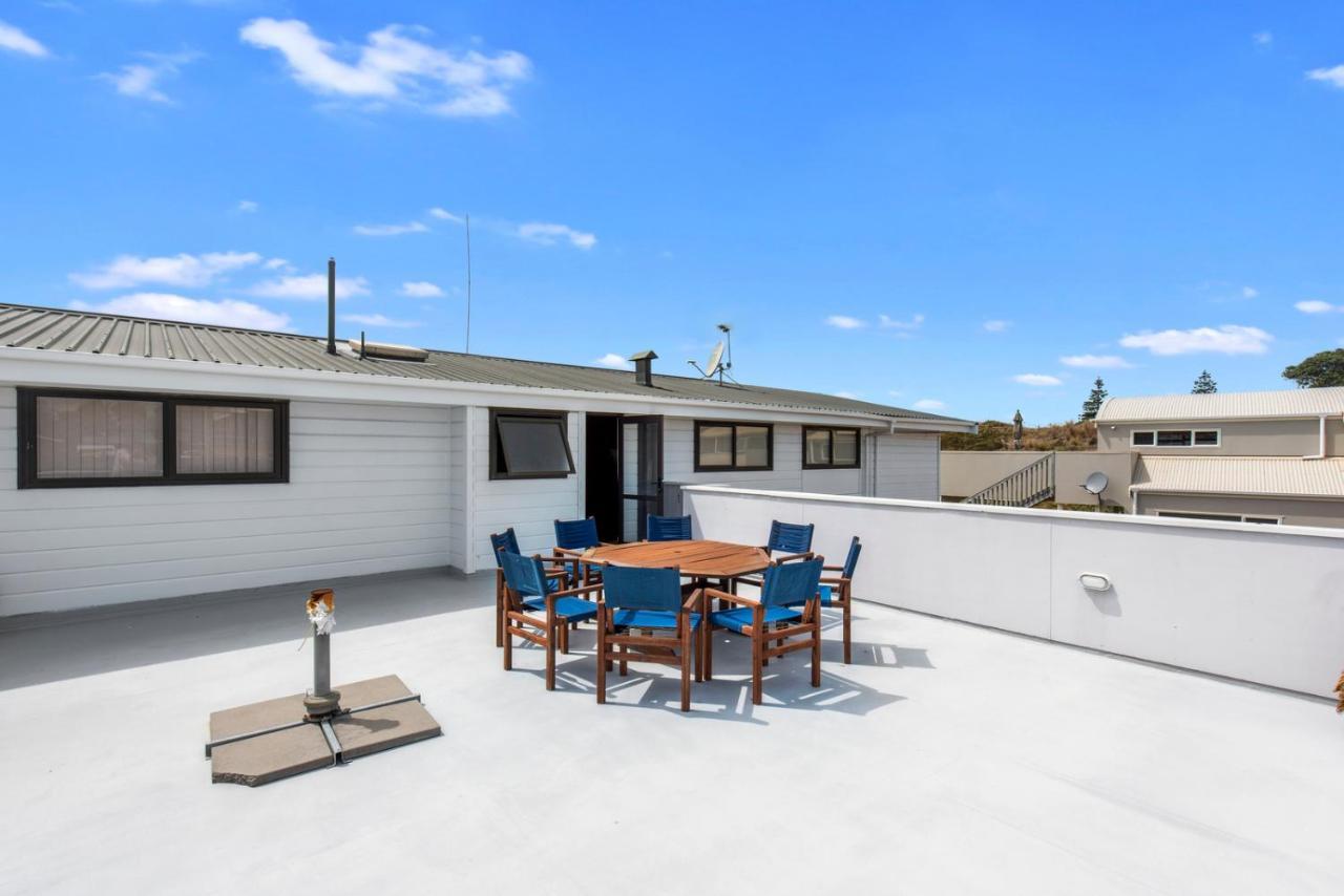 Oceanside Bach - Mount Maunganui Holiday Home Екстериор снимка