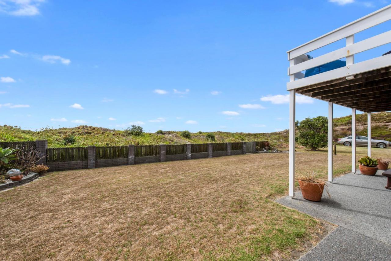 Oceanside Bach - Mount Maunganui Holiday Home Екстериор снимка