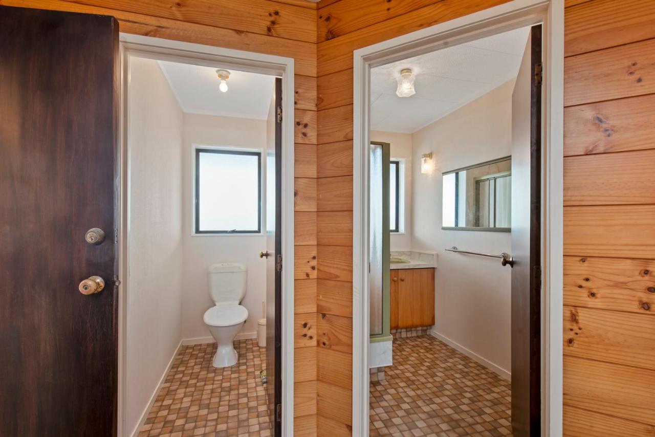 Oceanside Bach - Mount Maunganui Holiday Home Екстериор снимка