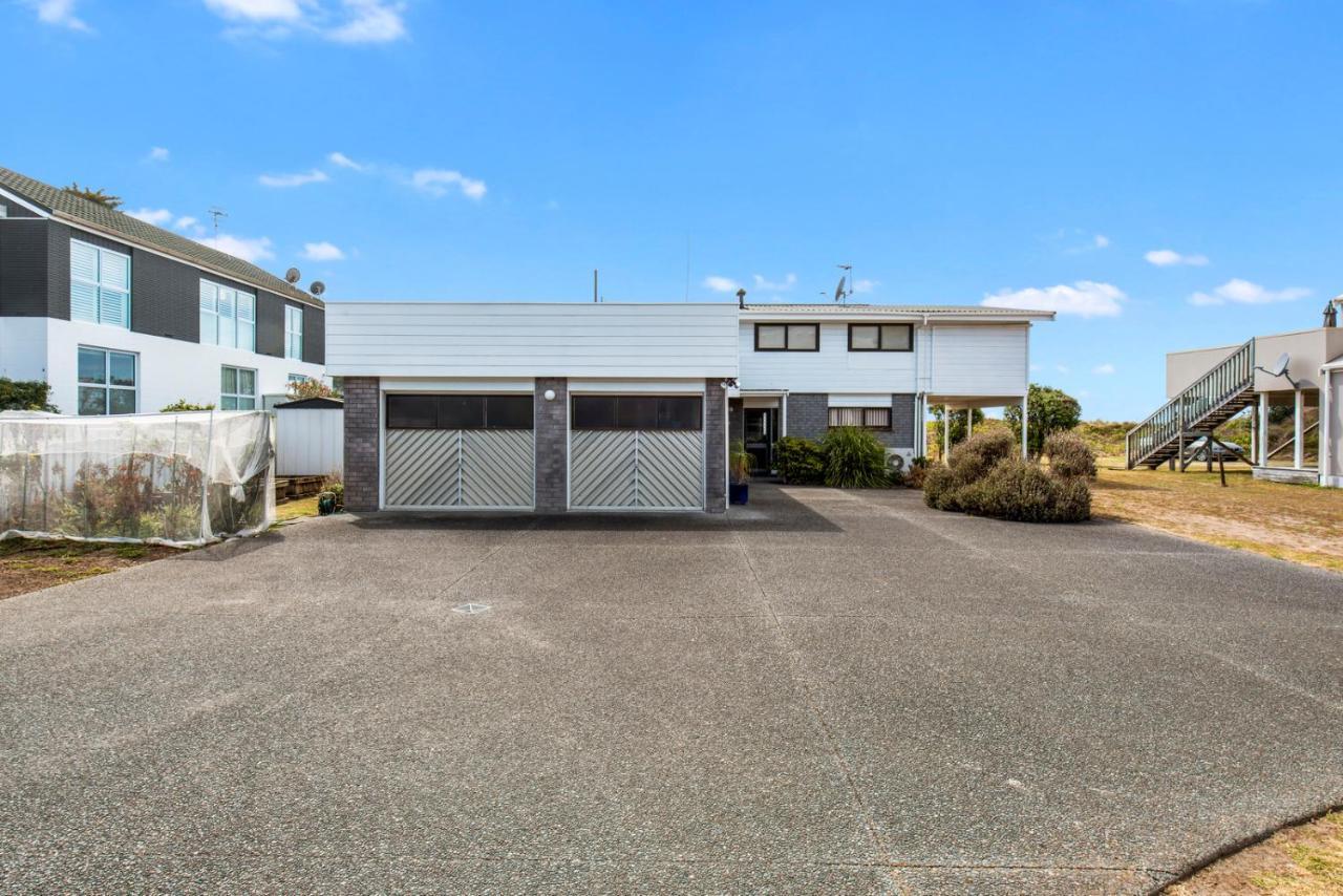 Oceanside Bach - Mount Maunganui Holiday Home Екстериор снимка