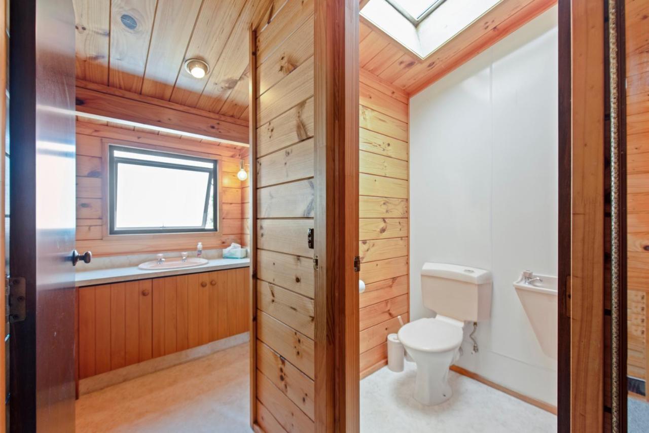 Oceanside Bach - Mount Maunganui Holiday Home Екстериор снимка