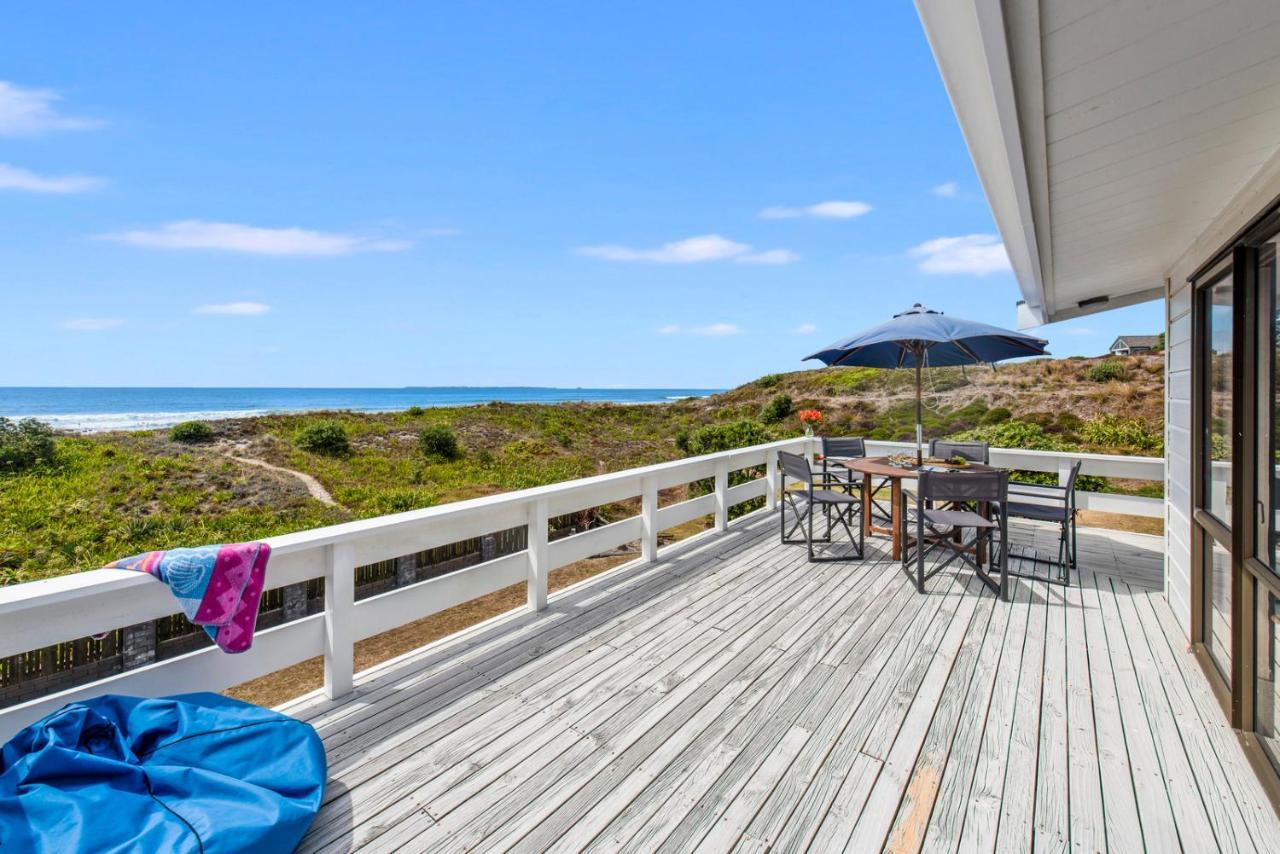 Oceanside Bach - Mount Maunganui Holiday Home Екстериор снимка